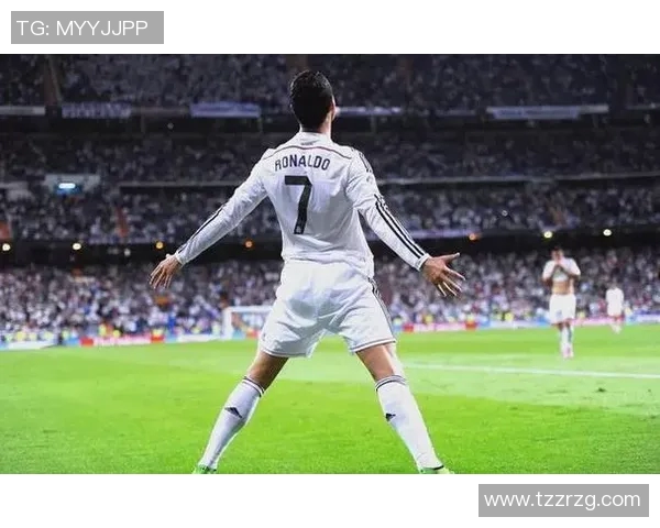 足球明星独特技巧展示用脚趾踢球的魅力与精彩瞬间